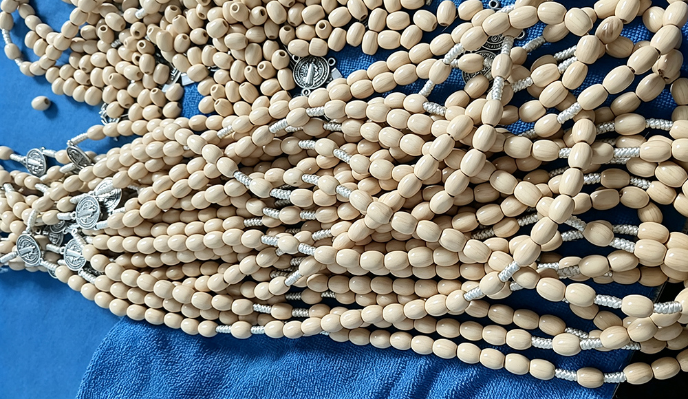 Our Production Capacity — 160 Peruvian Knot Artisans, 100,000+ Monthly Output, and Customization Services