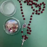 Mecrt Catholic Rosary Beads Pope Red Rose Scented Wooden Cross Rosary Necklace Hand Engraved Plated Metal - Image 2