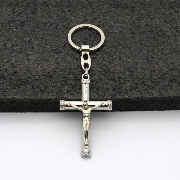 Wholesale European and American Fashion Metal Key Chain Bag Accessories Hanging Accessories Car Pendant