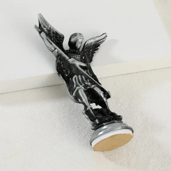 Wholesale Retail Home Office Decor Vintage Metal Craft Ornament Michael Angel Figurine Intricate Engraving Home