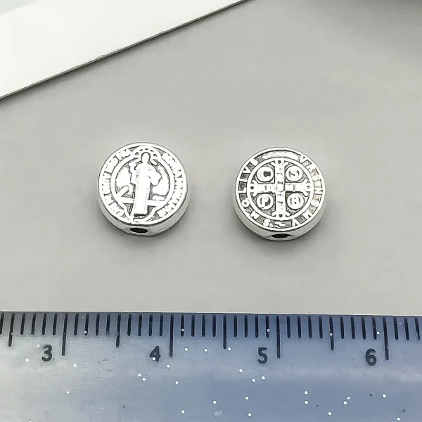 European and American retro Catholic oval three-hole alloy cross pendant pendant DIY jewelry accessories