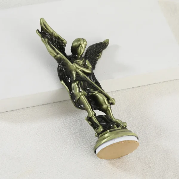 Wholesale Retail Home Office Decor Vintage Metal Craft Ornament Michael Angel Figurine Intricate Engraving Home