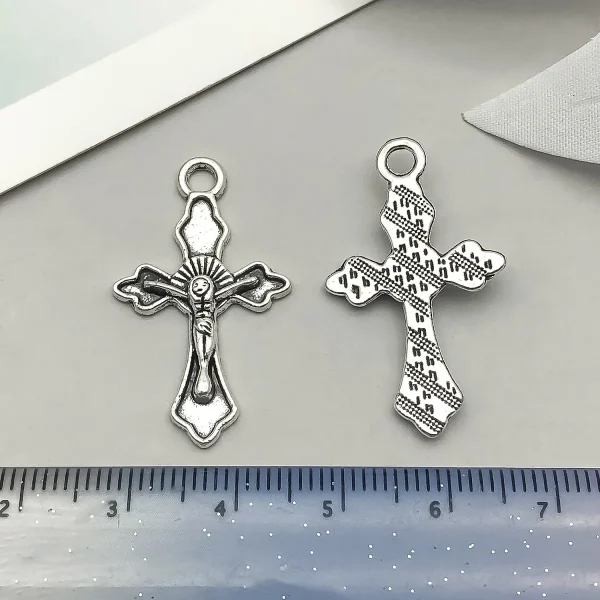 European and American retro Catholic oval three-hole alloy cross pendant pendant DIY jewelry accessories