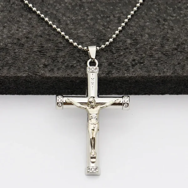Wholesale European and American Fashion Metal Key Chain Bag Accessories Hanging Accessories Car Pendant