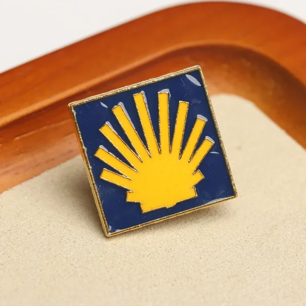 Medal Brooch of the Camino De Santiago Pilgrimage Route Colorful Cross Metal Badge Church Clothing Accessories Jewelry W