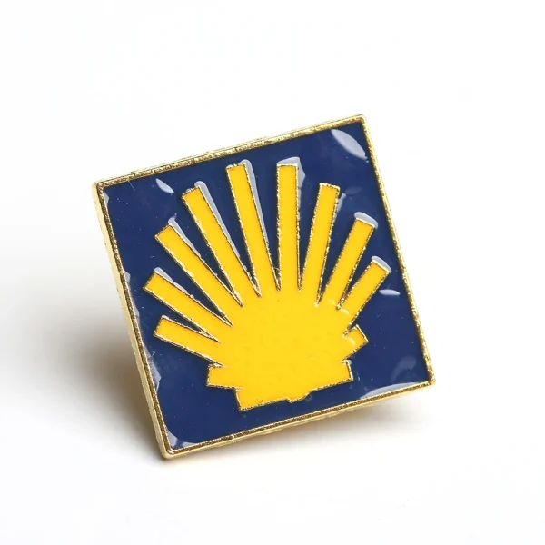Colorful Santiago De Compostela the Pilgrim’s Way Brooch Metal Church Clothing Accessories with Engraved Jewelry W