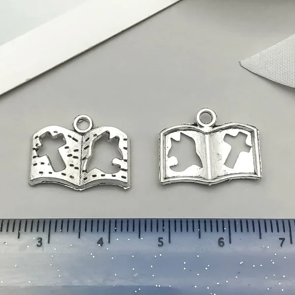 European and American retro Catholic oval three-hole alloy cross pendant pendant DIY jewelry accessories