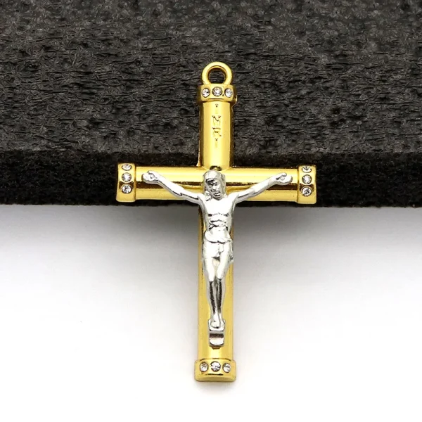 Wholesale European and American Fashion Metal Key Chain Bag Accessories Hanging Accessories Car Pendant