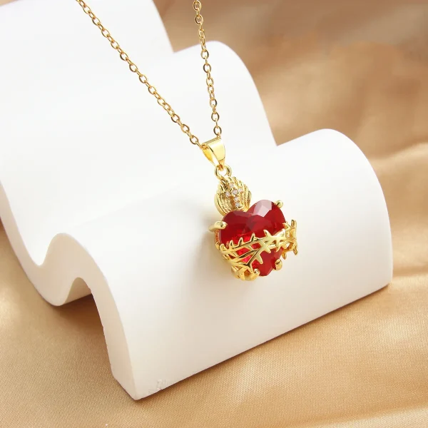 Wholesale Zinc Alloy Rhinestone Love Heart Pendant Necklace Gold Plated Fashion Jewelry