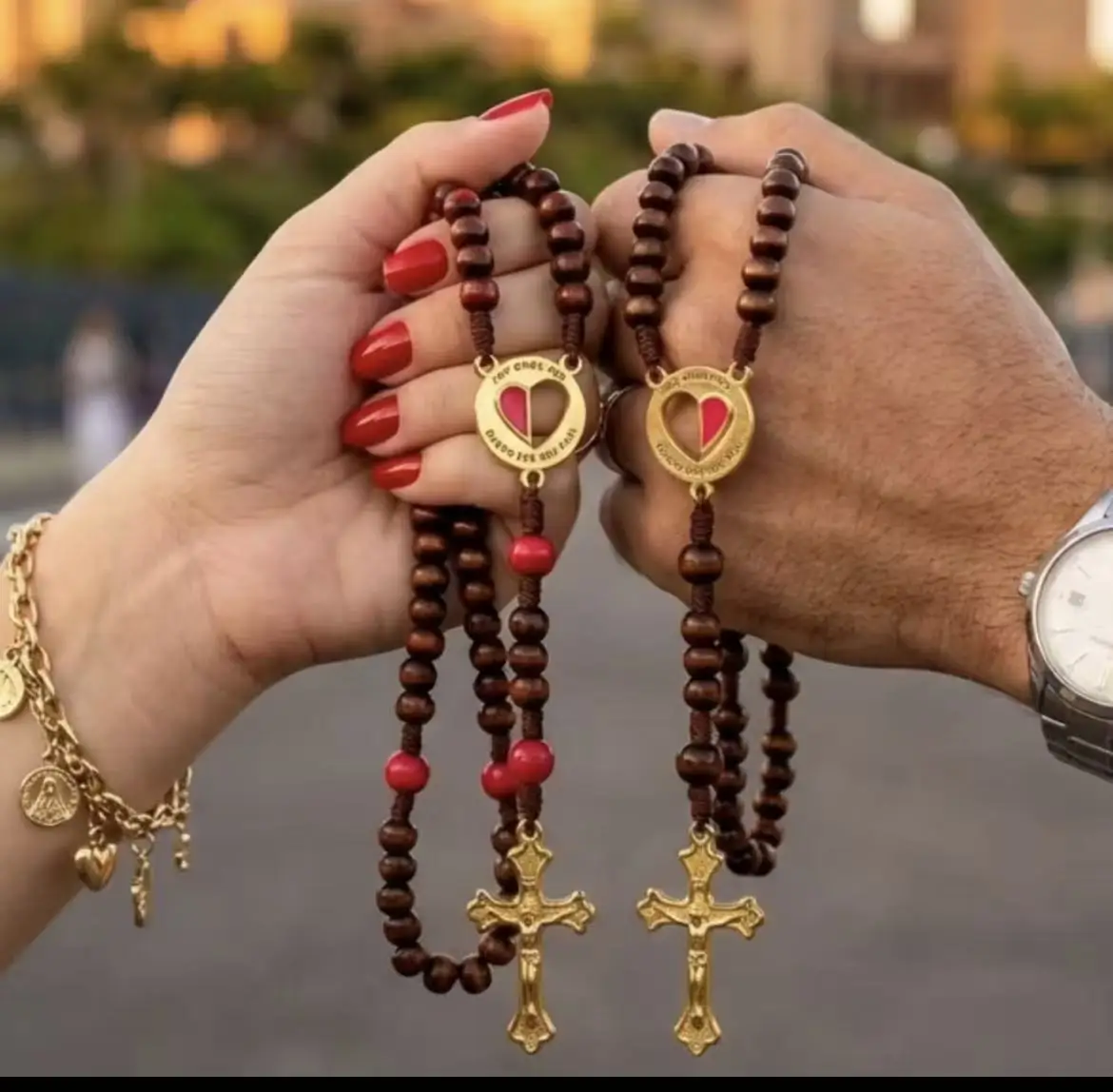 H0b0ff333999546fa9eadce4ddea3d61d8 Catholic Rosary Pair Wooden Bead Prayer Necklaces Heart Pendant Crucifix Jewelry for Couples - Image 1