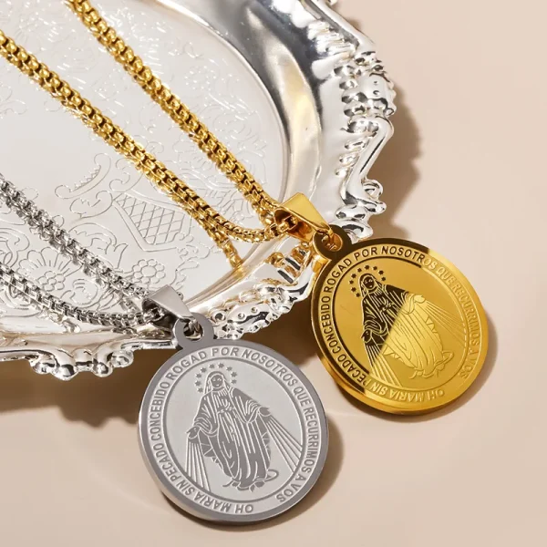 Wholesale Titanium Steel Catholic Oval Portrait Pendant Necklace Vintage Engraved Clavicle Chain Unisex DIY Jewelry Acce